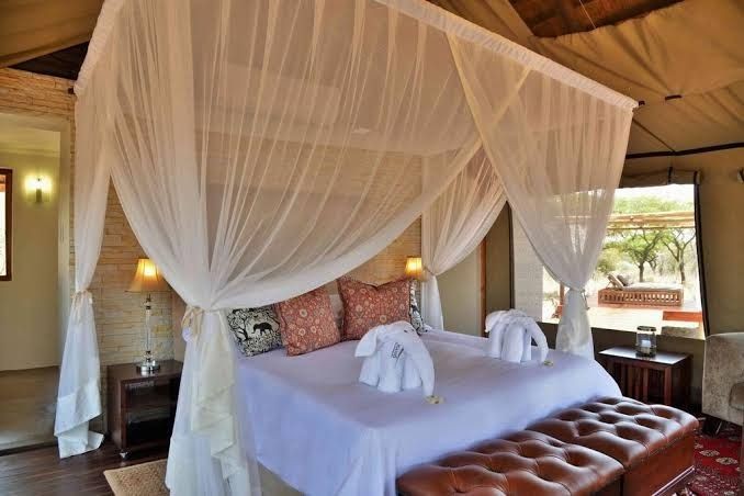 Four Poster Luxury Bed with Netting